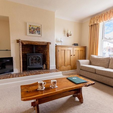 Fir Tree Cottage - Cosy 3 Bed Cottage In Penrhyn Bay With Beautiful Sea Views And Access To Snowdonia Rhôs-on-Sea Екстериор снимка