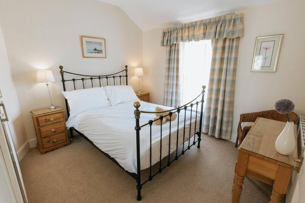 Fir Tree Cottage - Cosy 3 Bed Cottage In Penrhyn Bay With Beautiful Sea Views And Access To Snowdonia Rhôs-on-Sea Екстериор снимка