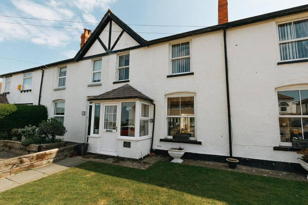 Fir Tree Cottage - Cosy 3 Bed Cottage In Penrhyn Bay With Beautiful Sea Views And Access To Snowdonia Rhôs-on-Sea Екстериор снимка