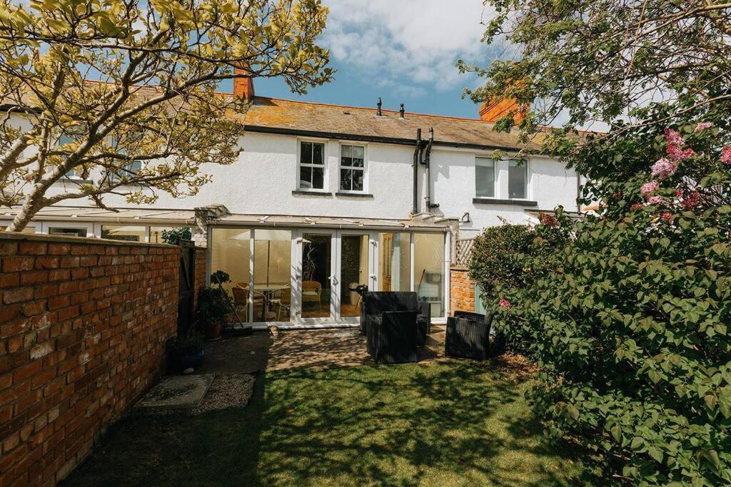 Fir Tree Cottage - Cosy 3 Bed Cottage In Penrhyn Bay With Beautiful Sea Views And Access To Snowdonia Rhôs-on-Sea Екстериор снимка