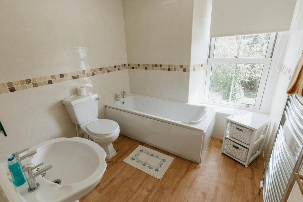 Fir Tree Cottage - Cosy 3 Bed Cottage In Penrhyn Bay With Beautiful Sea Views And Access To Snowdonia Rhôs-on-Sea Екстериор снимка