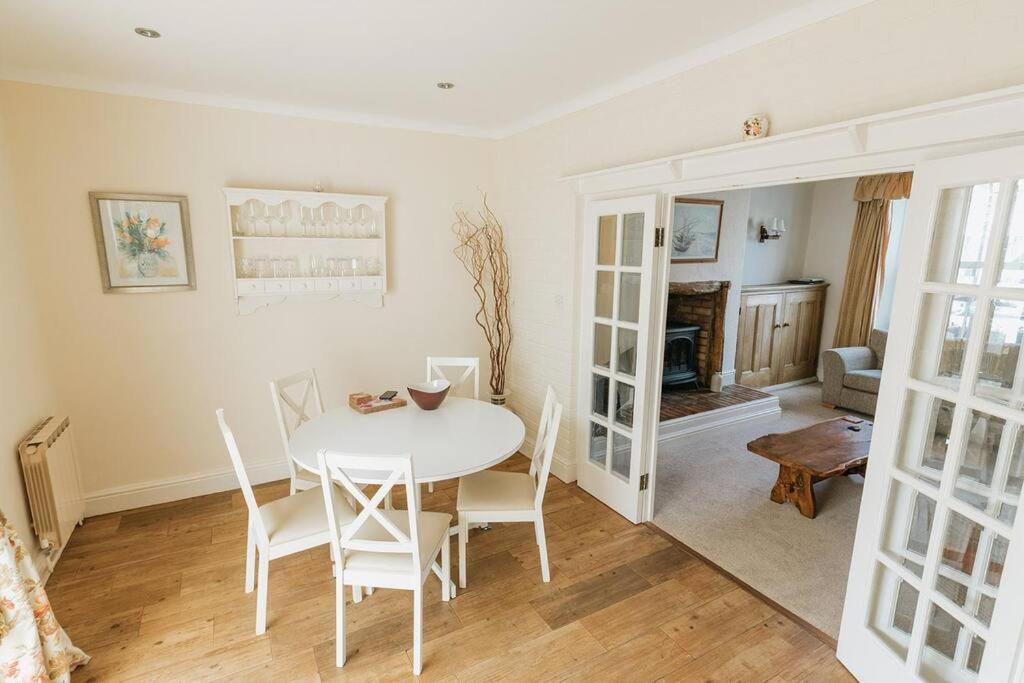 Fir Tree Cottage - Cosy 3 Bed Cottage In Penrhyn Bay With Beautiful Sea Views And Access To Snowdonia Rhôs-on-Sea Екстериор снимка