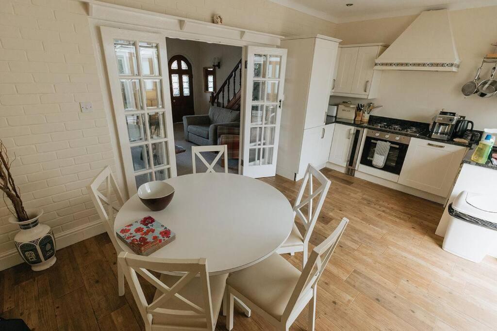 Fir Tree Cottage - Cosy 3 Bed Cottage In Penrhyn Bay With Beautiful Sea Views And Access To Snowdonia Rhôs-on-Sea Екстериор снимка
