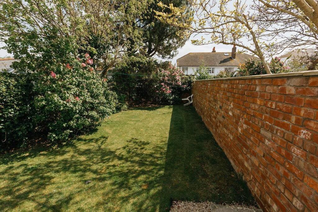 Fir Tree Cottage - Cosy 3 Bed Cottage In Penrhyn Bay With Beautiful Sea Views And Access To Snowdonia Rhôs-on-Sea Екстериор снимка