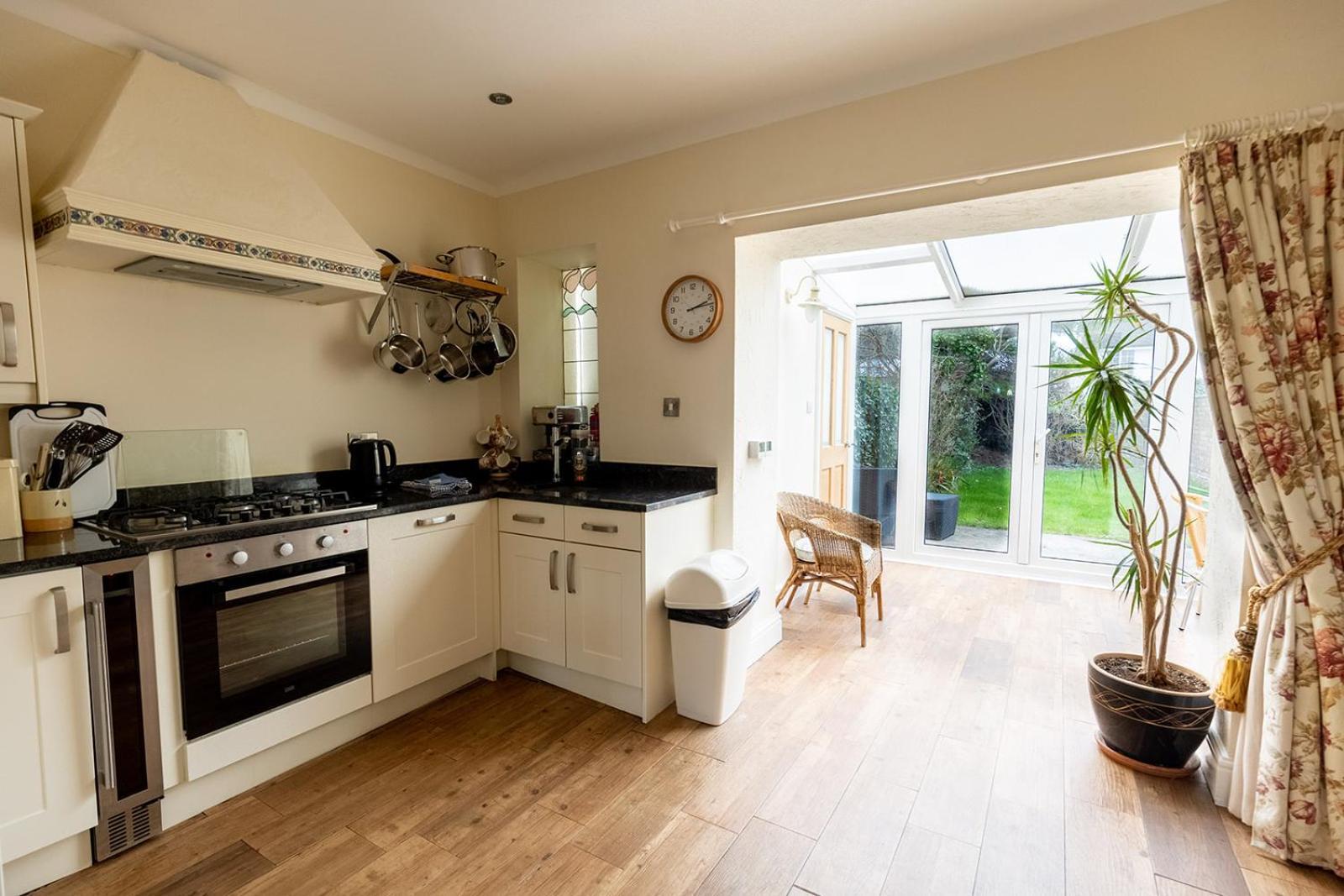 Fir Tree Cottage - Cosy 3 Bed Cottage In Penrhyn Bay With Beautiful Sea Views And Access To Snowdonia Rhôs-on-Sea Екстериор снимка