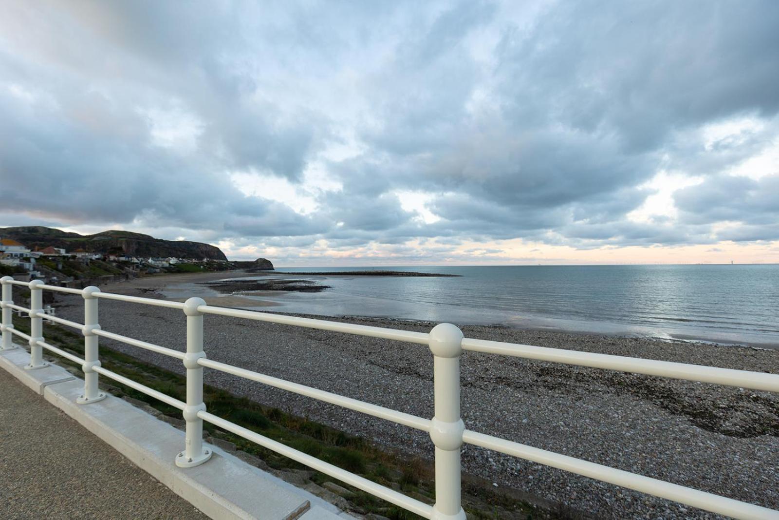 Fir Tree Cottage - Cosy 3 Bed Cottage In Penrhyn Bay With Beautiful Sea Views And Access To Snowdonia Rhôs-on-Sea Екстериор снимка