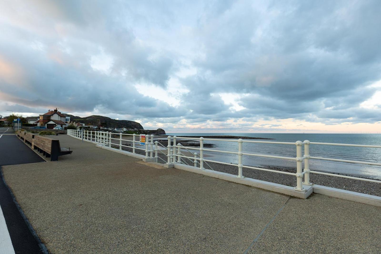 Fir Tree Cottage - Cosy 3 Bed Cottage In Penrhyn Bay With Beautiful Sea Views And Access To Snowdonia Rhôs-on-Sea Екстериор снимка